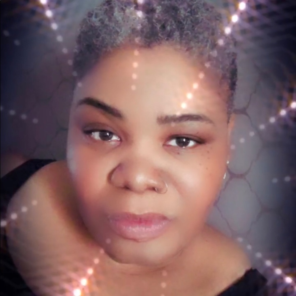 Meet your Posher, Desiree